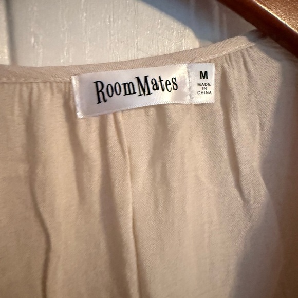 2 for $15 sale: RoomMates beige tan cropped embroidered vest with fringe detail - Picture 4 of 4